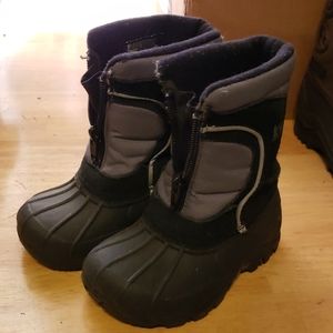 Snow boots